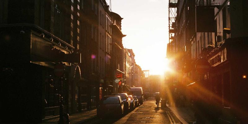 二手母婴用品安全评估指南：从儿童座椅到玩具的材质与使用痕迹检查